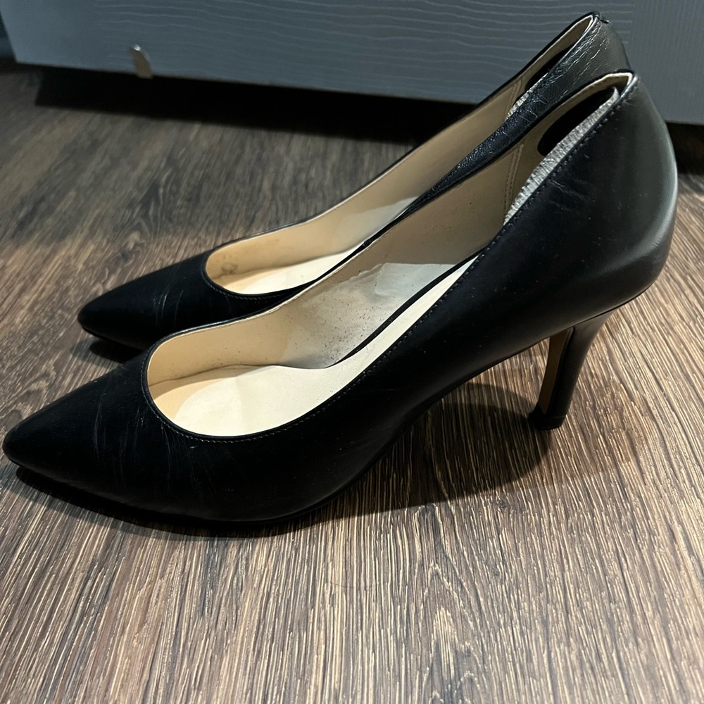 Cole haan black leather pointed toe pumps size 8.5